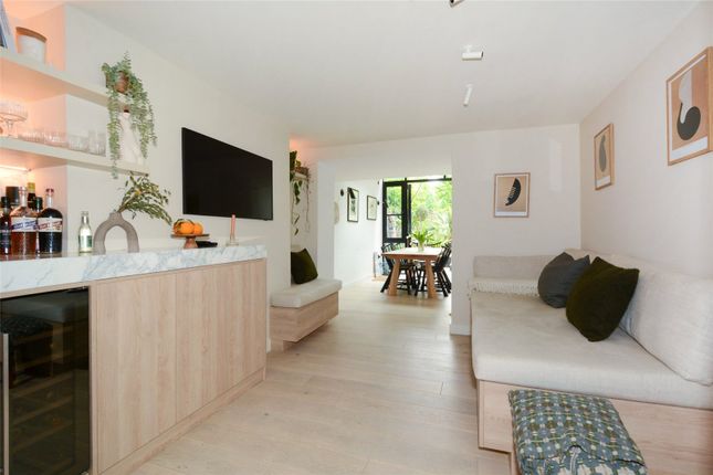 Terraced house to rent in St Pauls Place, Islington