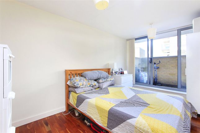 Flat to rent in Gateway House, 2A Balham Hill, Balham, London