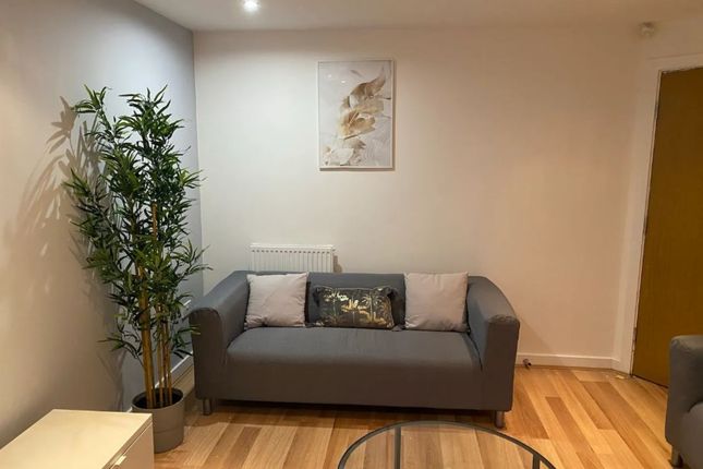 Flat to rent in Saint Nicholas Road, Manchester