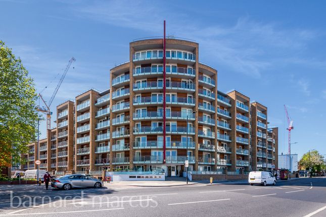 Thumbnail Flat to rent in Battersea Park Road, London