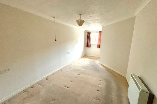 Flat 44, Ashley Court, Chapelfields, Frodsham photo 4