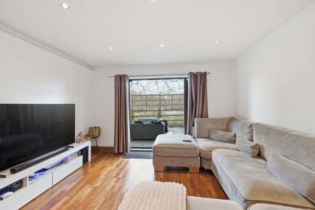 3 Woolston Manor, Abridge Road, Chigwell photo 4