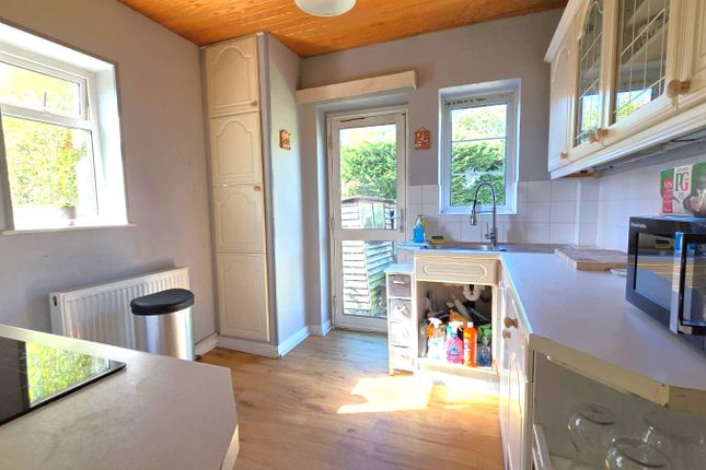 7, Oakwood Road, Surrey photo 3