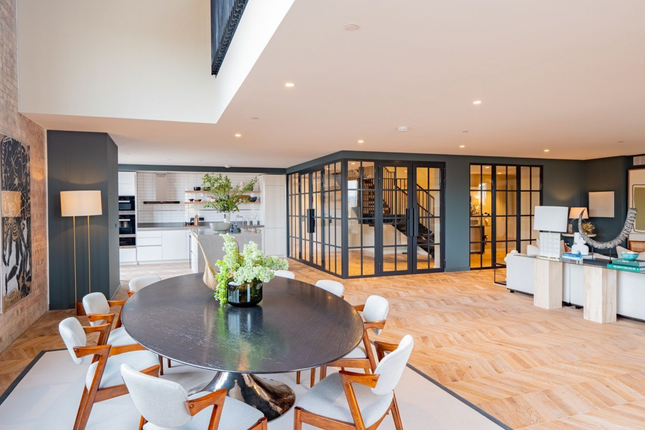 Town house for sale in Village Courtyard Circus West Village, London