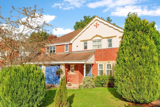 Thumbnail Detached house for sale in Abergavenny Gardens, Copthorne, Crawley