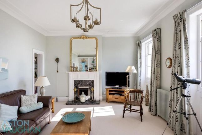 Flat 3, 19, Lewes Crescent Brighton photo 3