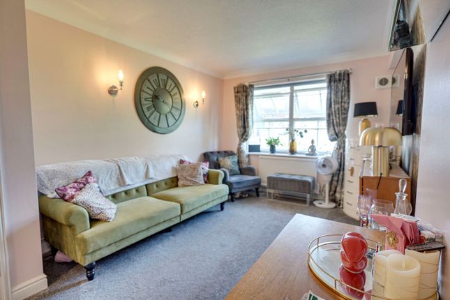 Waterside Place, Flat 77, Sheering Lower Road, Sawbridgeworth photo 4