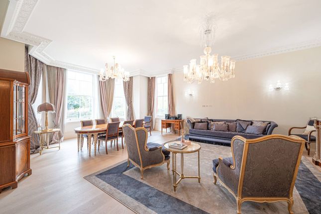 Flat for sale in Fitzjohns Avenue, Hampstead, London