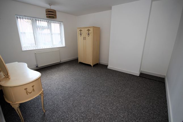 End terrace house to rent in Gainsborough Avenue, Tilbury