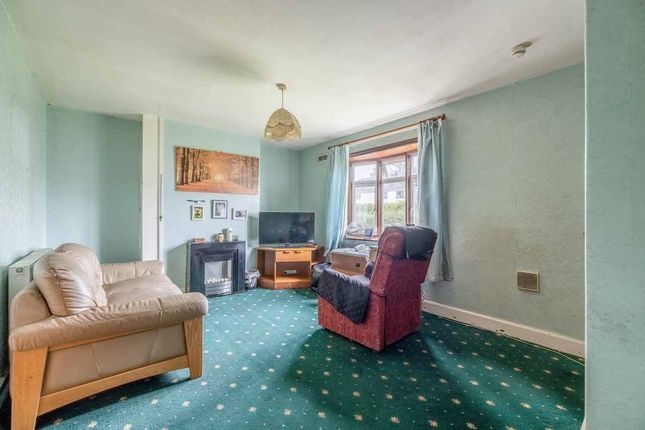 28, Cowley Crescent, Cowley photo 4