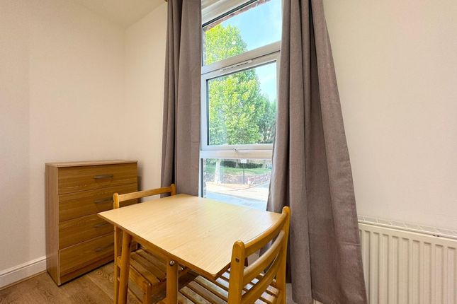 Flat 3, 51, Mulkern Road, Archway photo 5