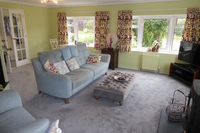 Mobile/park home for sale in Braemar Residential Park, Kirkby Green, Lincoln, Lincolnshire