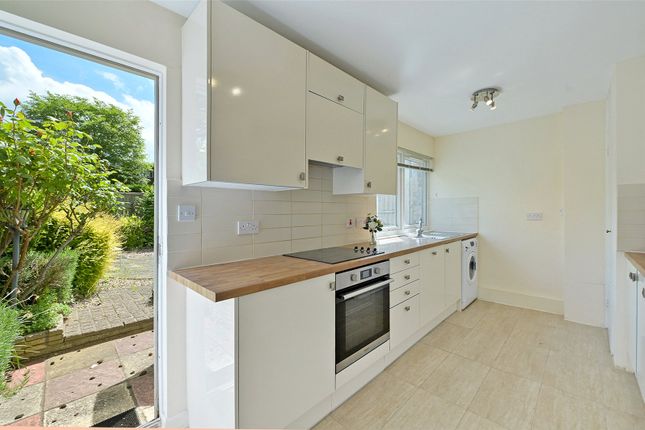 2, Hawkesworth Close, Northwood photo 4