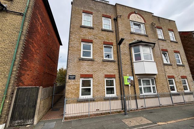Studio flat on 16, Cinnamon Court, Newport, £575/mo