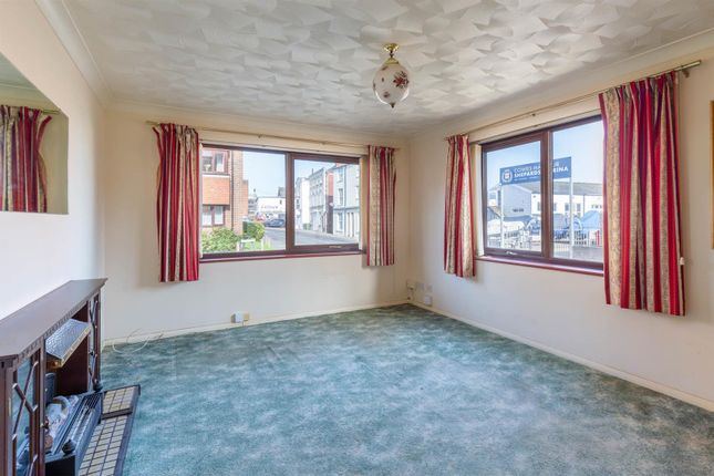 Flat for sale in Medina Road, Cowes