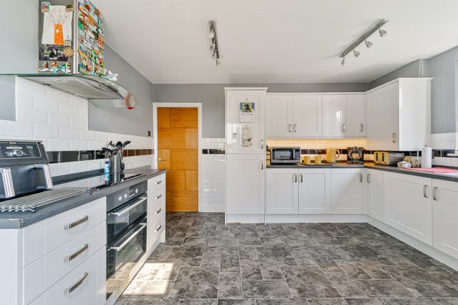 43 Farm Road, Milton, Weston s Mare photo 4
