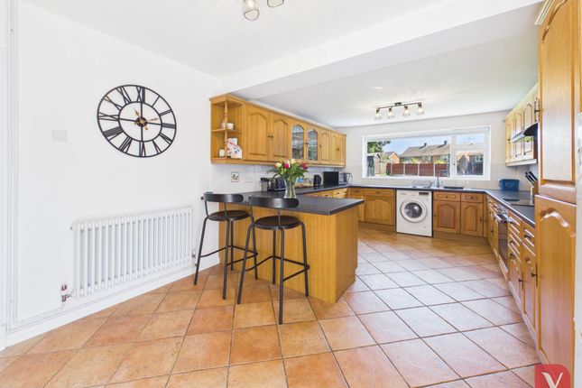 4, Thelby Close, Luton photo 3