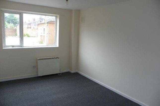 15, Compton Court, Coventry photo 2