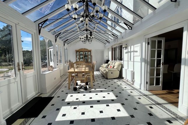 4, White Beam Way, Tadworth photo 4