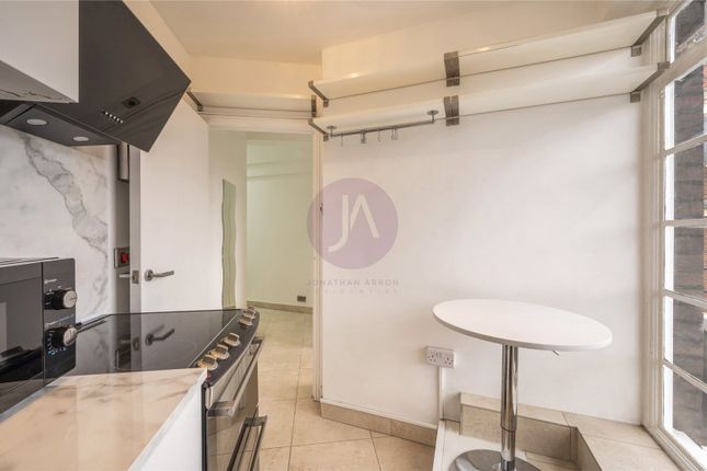 Flat to rent in Rossmore Court, Marylebone, London