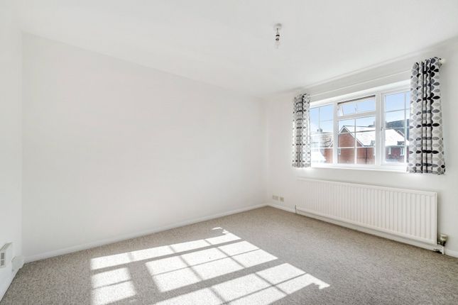 Elmbridge Road, Surrey photo 4