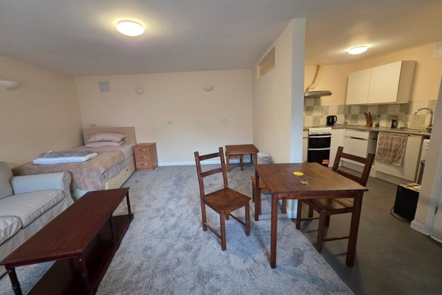 Mornington Crescent, Hounslow Tw59Ss
