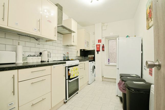 Flat 5, 108, Connaught Road, Cardiff photo 4