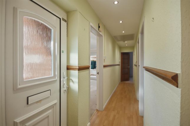 2, Farnsworth Court, Chesterfield photo 4