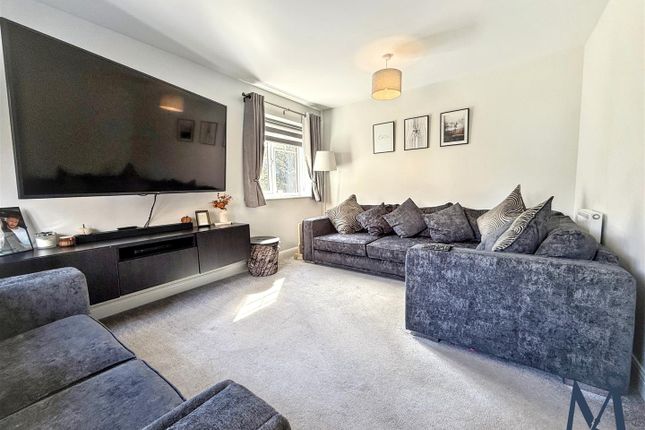 11, Ferny Close, Swadlincote photo 4
