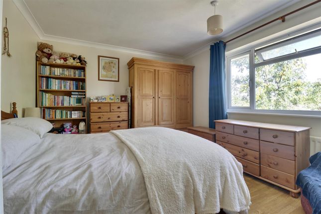 8, Ashley Close, Waterlooville photo 4