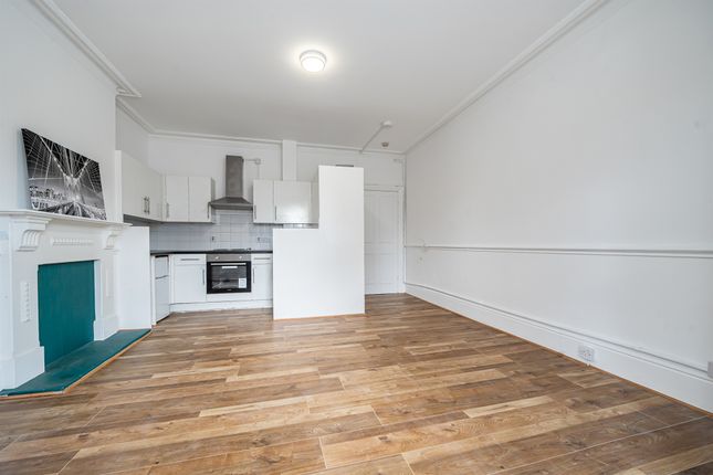Flat 6, Flint Lodge, Ray Park Road, Maidenhead photo 4