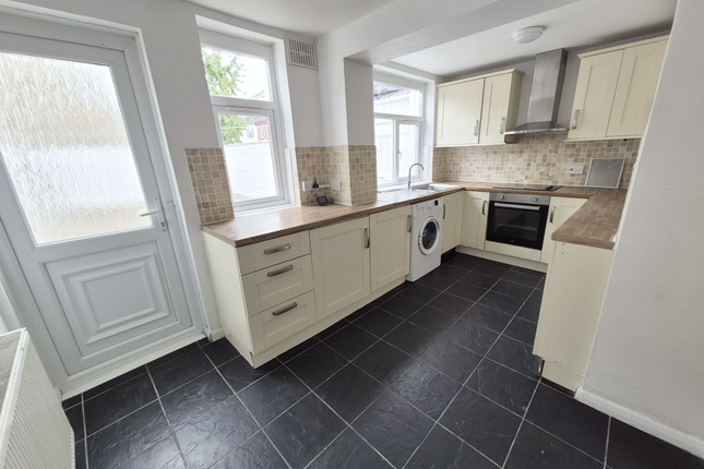30 Cornwallis Road, LONDON photo 5