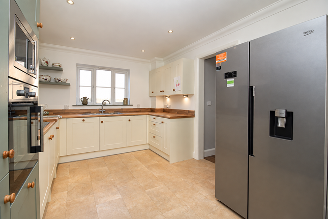 Busbridge Close, West Malling photo 4