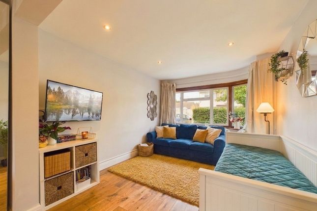 4 Lynmouth Drive, Ruislip photo 3