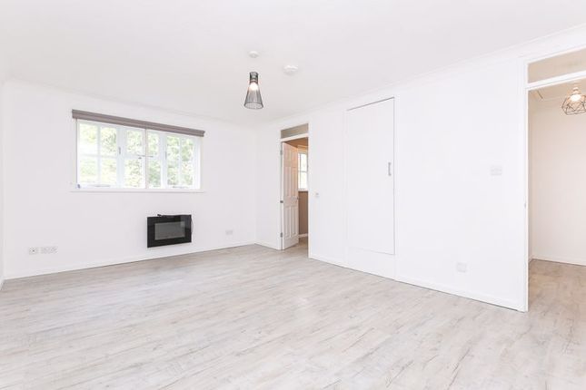 6 Kate Court, 112 Braemar Avenue, South Croydon photo 3