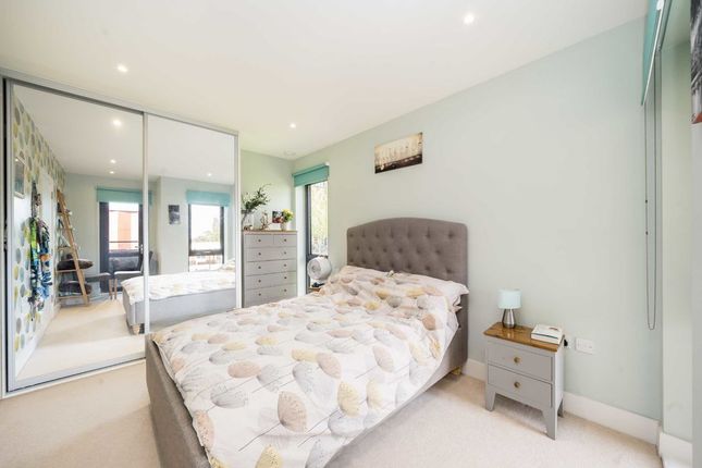 Flat for sale in Pipit Drive, London
