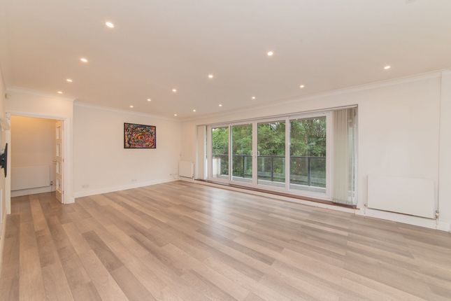 Flat Flat 18, Foreland Court, Holders Hill Road, London photo 4
