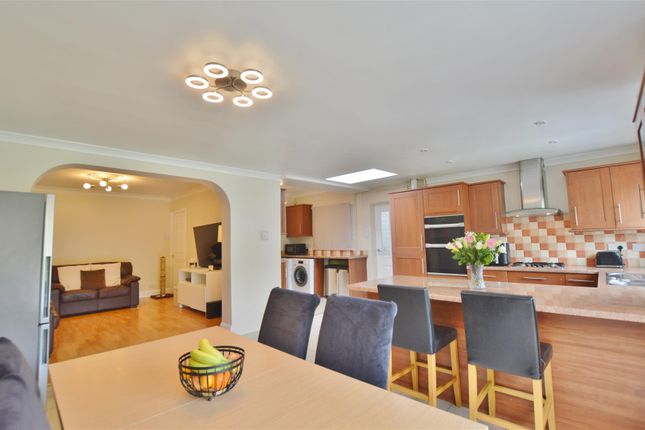 8, Midcroft, Slough photo 4
