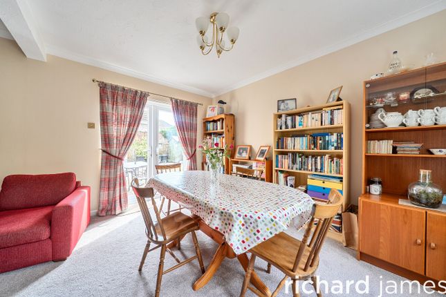 12, Greywethers Avenue, Swindon photo 4