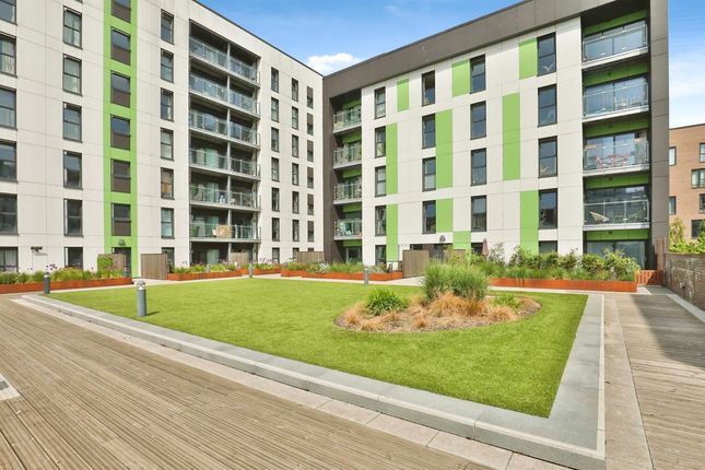 Thumbnail Flat for sale in Geoffrey Watling Way, Norwich