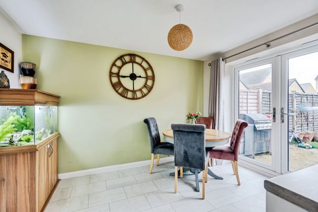 51, Spitfire Drive, Witney photo 4