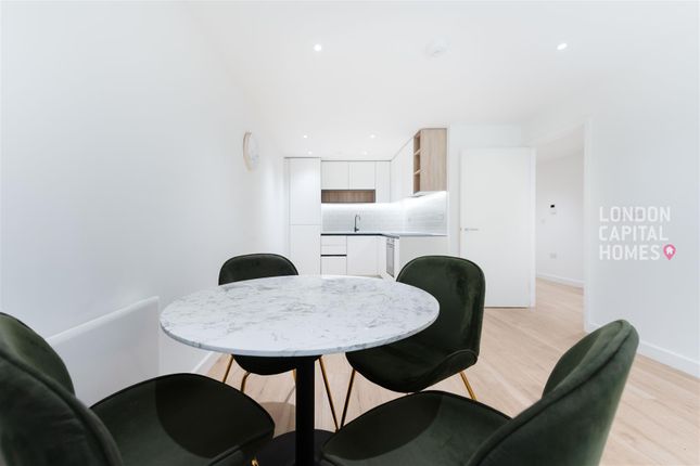 Flat 17, Fermont House 15, Beaufort Square, London photo 5