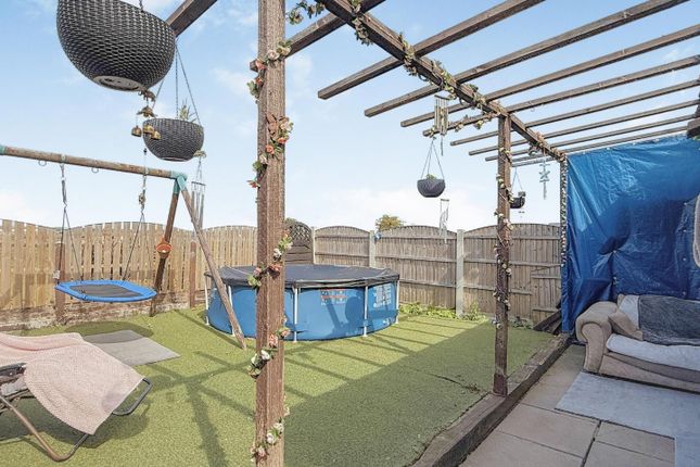 14, Owlcotes Road, Leeds photo 3