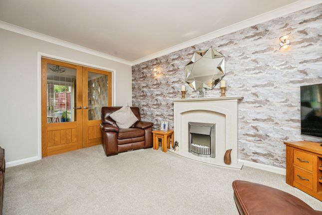 10, Jackson Close, Tipton photo 2