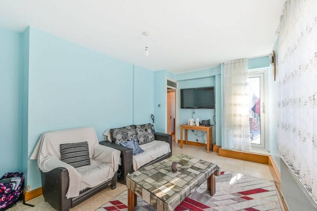 Flat for sale in Hilldrop Crescent, Camden, London
