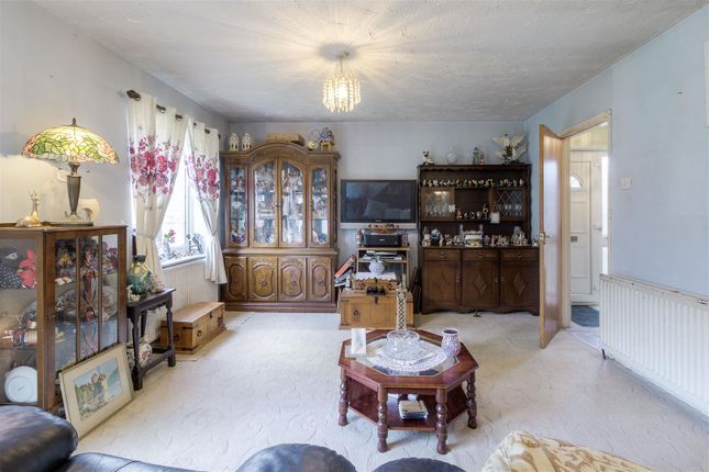 60a, Senwick Road, Wellingborough photo 3