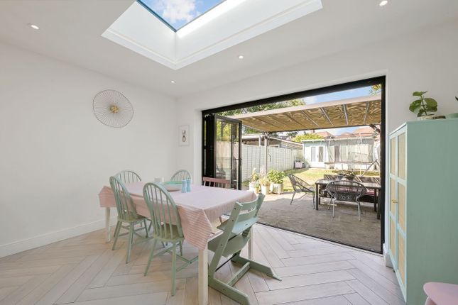 4, Burwood Close, Hersham Village photo 4