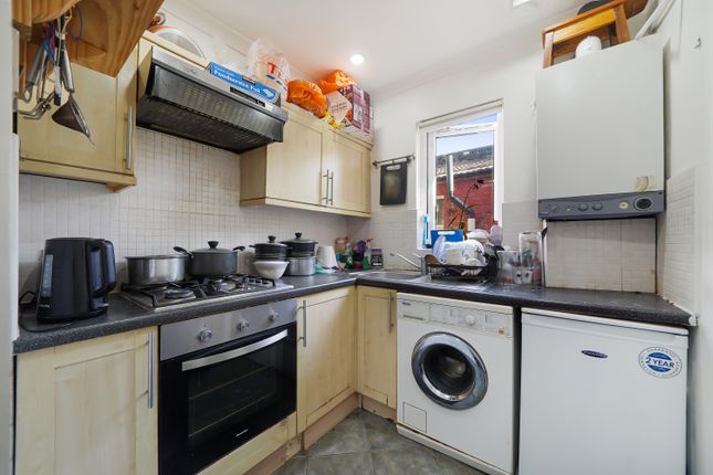 5(b), Windsor Road, Willesden photo 3