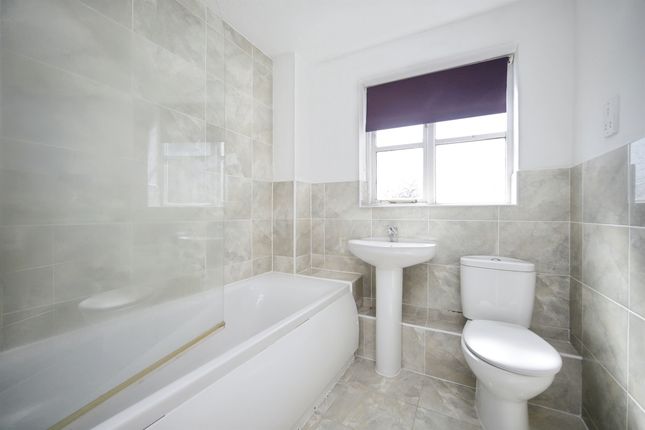 45, Graham Way, Taunton photo 3