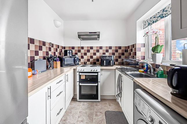 20, Beech Close, Gloucester photo 2